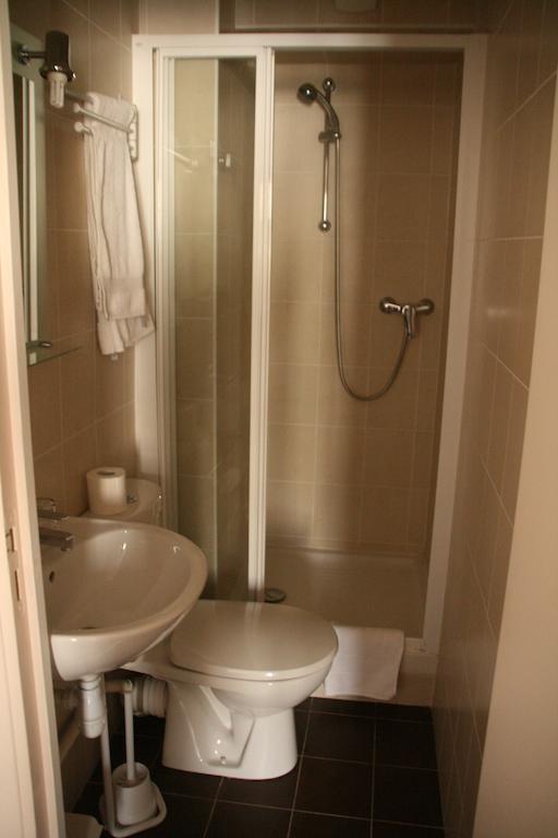Hotel Du Roussillon Paris Phòng bức ảnh